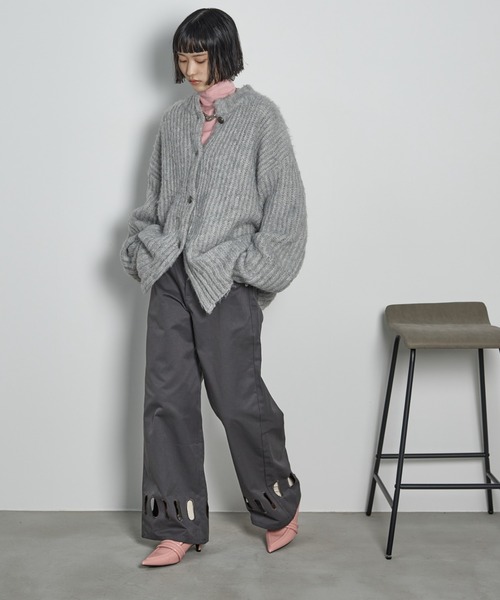 THE YOn(ザヨン)の「フェイクパテントレザーローファーパンプス(パンプス・レディース・グレイッシュベージュ/ピンク/シルバー/ブラック・38/39/37)」の10枚目の写真
