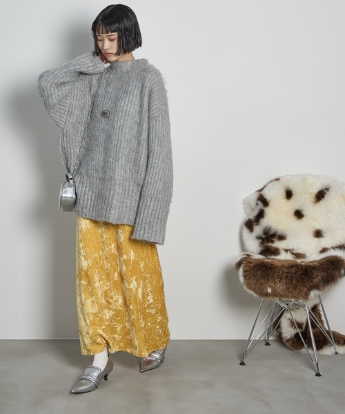 THE YOn(ザヨン)の「フェイクパテントレザーローファーパンプス(パンプス・レディース・グレイッシュベージュ/ピンク/シルバー/ブラック・38/39/37)」の21枚目の写真