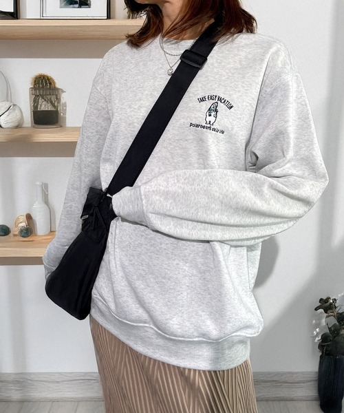 Candlestick(キャンドルスティック)の「選べる ワンポイント 刺繍 ロゴ スウェット トレーナー カットソー(スウェット・レディース・ピンク/ホワイト系4/ブラック系3/サックスブルー系/ブラック系/モカ/スミクロ/ネイビー/杢グレー/ホワイト系3/ホワイト系5/ブラック系2/ブラック系4/ネイビー系/ブラック/サックスブルー/ホワイト系/ホワイト系2/ブラック系5/ブラウン系/サックスブルー系2/ブラック系6/ピンク系/ホワイト系6・M/L/LL)」の4枚目の写真