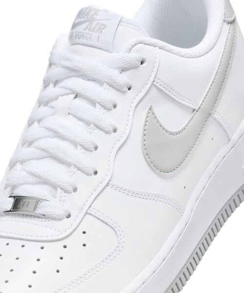 NIKE(ナイキ)の「ナイキ エア フォース 1 '07 メンズシューズ / Nike Air Force 1 '07 Men's Shoes FJ4146-100 White(スニーカー・メンズ・ホワイト・26/27/28/29/28.5/25.5/32/30/31/33/24/25/26.5/27.5/24.5/29.5/30.5)」の7枚目の写真