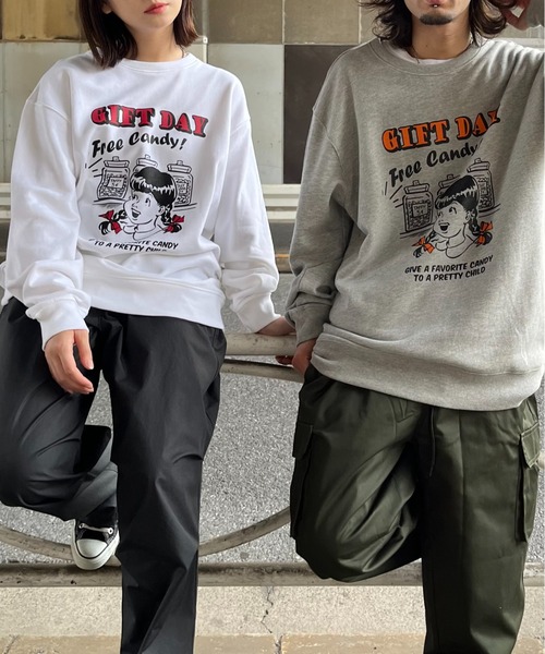 spiritoso(スピリトーゾ)の「【spiritoso】GIFT DAY ガールデザインプリント 裏毛スウェット(CP)(スウェット・レディース・ホワイト/杢グレー・FREE)」の5枚目の写真