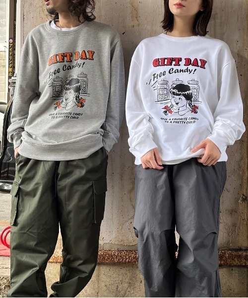 spiritoso(スピリトーゾ)の「【spiritoso】GIFT DAY ガールデザインプリント 裏毛スウェット(CP)(スウェット・レディース・ホワイト/杢グレー・FREE)」の6枚目の写真