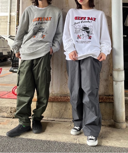 spiritoso(スピリトーゾ)の「【spiritoso】GIFT DAY ガールデザインプリント 裏毛スウェット(CP)(スウェット・レディース・ホワイト/杢グレー・FREE)」の7枚目の写真