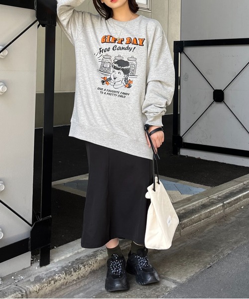 spiritoso(スピリトーゾ)の「【spiritoso】GIFT DAY ガールデザインプリント 裏毛スウェット(CP)(スウェット・レディース・ホワイト/杢グレー・FREE)」の19枚目の写真