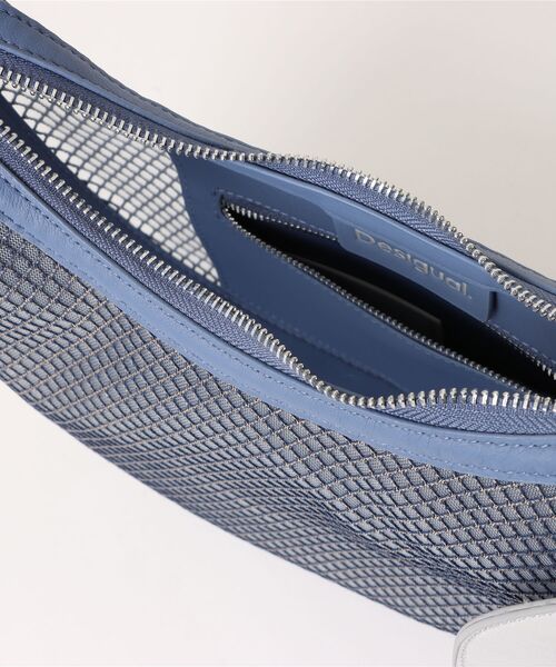 Desigual（デシグアル）の「REPRISE ATENEA MESH CASCAIS メッシュパネル クレセントバッグ（ショルダーバッグ・レディース・ホワイト/ブルー・FREE）」の5枚目の写真