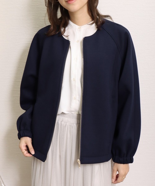 美品✨ベイジ ウエストギャザージャケット ノーカラー ブルゾン サイズ4 ダンボールポンチ ノーカラーギャザーブルゾン（ブルゾン）｜libelle