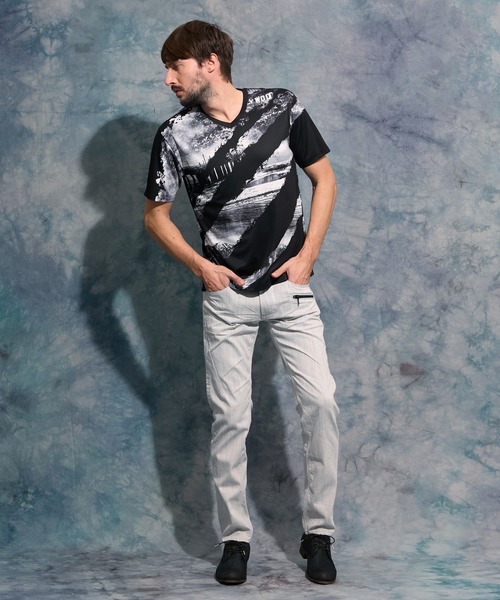 HIDEAWAYS NICOLE（ハイダウェイニコル）の「フォトラインアラカルトVネック半袖Ｔシャツ（Tシャツ/カットソー・メンズ・ホワイト系その他/オフホワイト/ブラック系その他/ブラック・MEDIUM/LARGE/X-LARGE）」の6枚目の写真