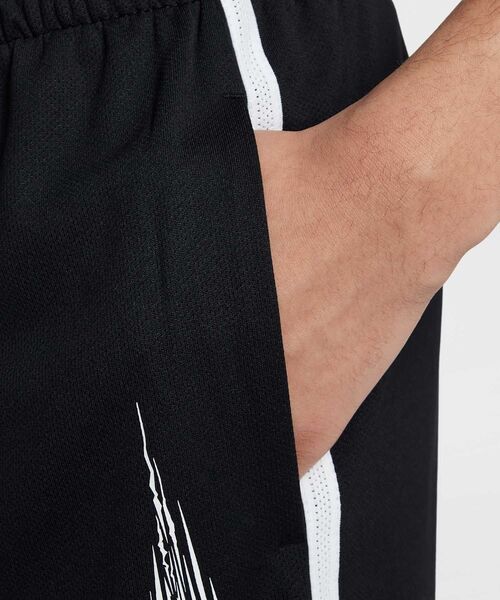 NIKE(ナイキ)の「ナイキ マルチ ジュニア (ボーイズ) Dri-FIT ショートパンツ / Nike Multi Big Kids' (Boys') Dri-FIT Shorts HF9121-010 Black(その他パンツ・キッズ・ブラック・160/150/140/170/130)」の5枚目の写真