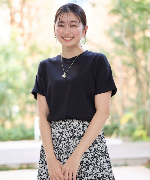 ANY（エニィ）の「【新色追加/10色展開】プレミアムベーシック半袖Tシャツ（Tシャツ/カットソー・レディース・ブラック系/ベージュ系/ピンク系/グリーン系/ホワイト系/グレー系/サックスブルー系/イエロー系/ネイビー系/ダークブラウン系・4）」の14枚目の写真