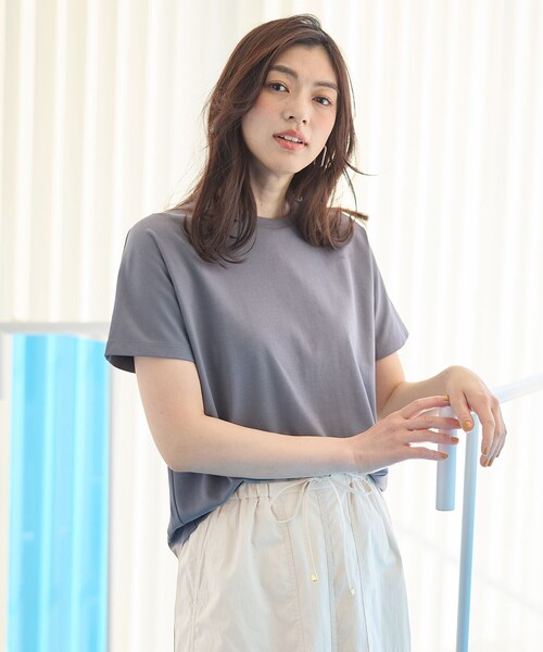 ANY（エニィ）の「【新色追加/10色展開】プレミアムベーシック半袖Tシャツ（Tシャツ/カットソー・レディース・ブラック系/ベージュ系/ピンク系/グリーン系/ホワイト系/グレー系/サックスブルー系/イエロー系/ネイビー系/ダークブラウン系・4）」の17枚目の写真