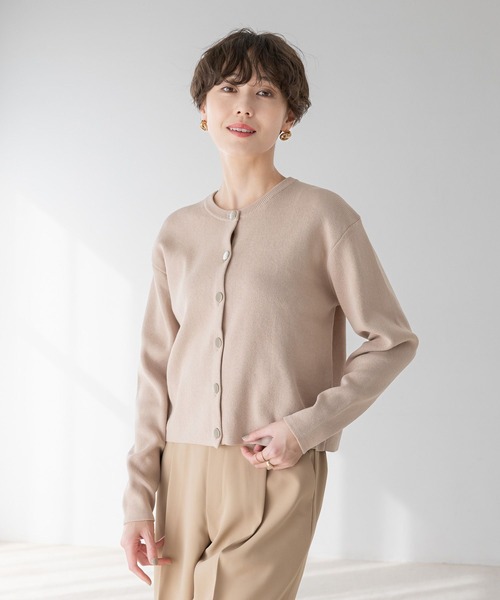 Elura（エルーラ）の「こなれクルーネックカーディガン/289177（カーディガン/ボレロ・レディース・ライトイエロー/ネイビー/ライトベージュ・FREE）」の2枚目の写真