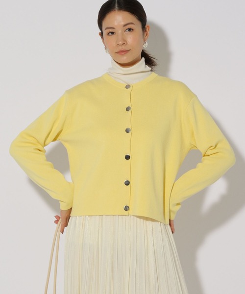 Elura（エルーラ）の「こなれクルーネックカーディガン/289177（カーディガン/ボレロ・レディース・ライトイエロー/ネイビー/ライトベージュ・FREE）」の7枚目の写真