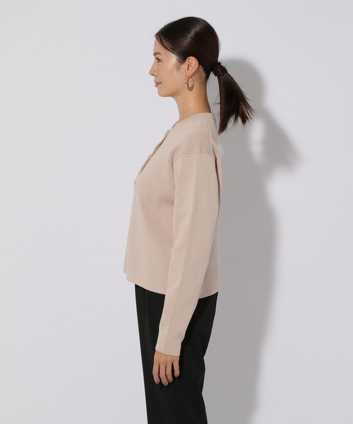 Elura（エルーラ）の「こなれクルーネックカーディガン/289177（カーディガン/ボレロ・レディース・ライトイエロー/ネイビー/ライトベージュ・FREE）」の18枚目の写真