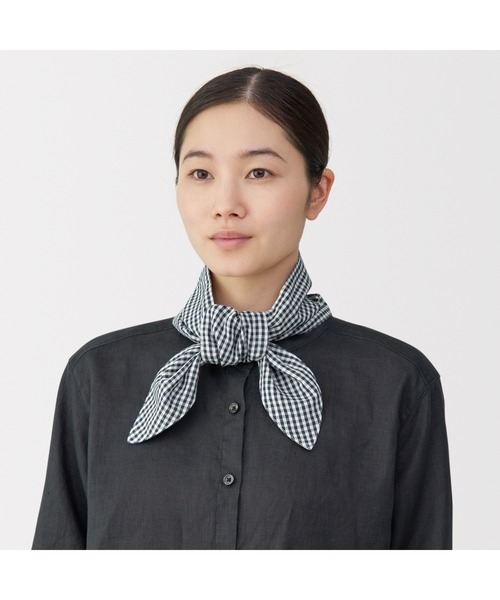 無印良品（ムジルシリョウヒン）の「ＵＶカット　ヘンプコットン　ポケット付きスカーフ（バンダナ/スカーフ・レディース・ライトイエロー/グレー系/ネイビー系/ブラック/ライトグレー/サンドベージュ/ブルー系・FREE）」の5枚目の写真