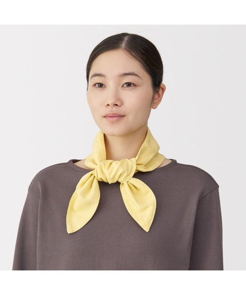 無印良品（ムジルシリョウヒン）の「ＵＶカット　ヘンプコットン　ポケット付きスカーフ（バンダナ/スカーフ・レディース・ライトイエロー/グレー系/ネイビー系/ブラック/ライトグレー/サンドベージュ/ブルー系・FREE）」の7枚目の写真