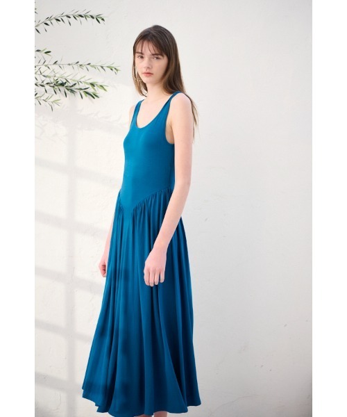 Estella.K(エステラケー)の「Vera Open Back Dress タンクカットロングドレス(ワンピース・レディース・ブラック/イエロー/パープル/グリーン/ダークブラウン/ブルー系・FREE)」の4枚目の写真