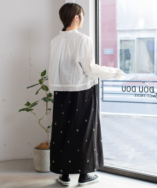 POU DOU DOU（プードゥドゥ）の「＜made in INDIA＞キャンディスリーブレースブラウス（シャツ/ブラウス・レディース・ブラック/オフホワイト・M）」の5枚目の写真