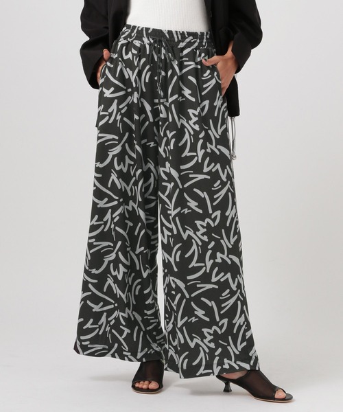 BAYFLOW（ベイフロー）の「[夏も快適な肌ざわり]アソート柄リラックスパンツ（その他パンツ・レディース・ブラック/グリーン/ピンク/ネイビー/ブルー/エンジ/ベージュ・SMALL/MEDIUM）」の2枚目の写真