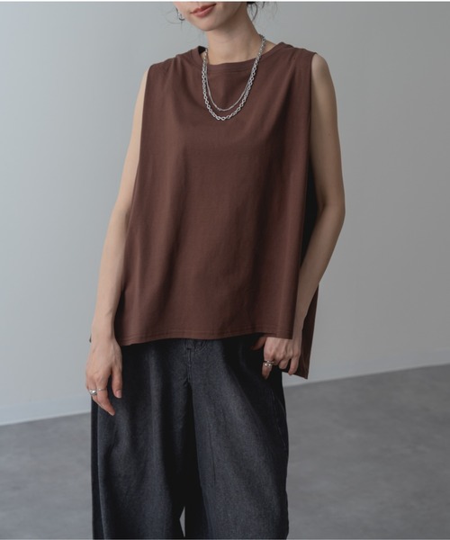 refinedworks(リファインドワークス)の「【TROISSIX by refinedworks】すっきり みえる ノースリーブ トップス タンクトップ 袖なし(Tシャツ/カットソー・レディース・ブラック/チャコールグレー/ホワイト/オレンジ/オフホワイト/ブラウン/ブルー・FREE)」の6枚目の写真