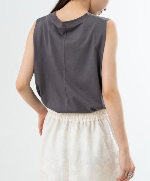 refinedworks(リファインドワークス)の「【TROISSIX by refinedworks】すっきり みえる ノースリーブ トップス(Tシャツ/カットソー・レディース・ブラック/チャコールグレー/ホワイト・FREE)」の6枚目の写真