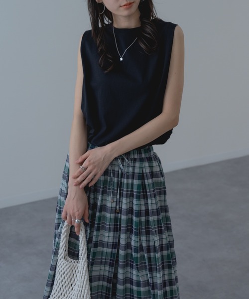 refinedworks(リファインドワークス)の「【TROISSIX by refinedworks】すっきり みえる ノースリーブ トップス(Tシャツ/カットソー・レディース・ブラック/チャコールグレー/ホワイト/オレンジ/オフホワイト・FREE)」の6枚目の写真