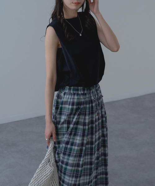refinedworks(リファインドワークス)の「【TROISSIX by refinedworks】すっきり みえる ノースリーブ トップス(Tシャツ/カットソー・レディース・ブラック/チャコールグレー/ホワイト/オレンジ/オフホワイト・FREE)」の7枚目の写真
