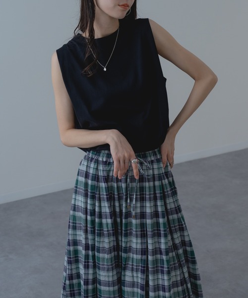 refinedworks(リファインドワークス)の「【TROISSIX by refinedworks】すっきり みえる ノースリーブ トップス(Tシャツ/カットソー・レディース・ブラック/チャコールグレー/ホワイト/オレンジ/オフホワイト・FREE)」の8枚目の写真