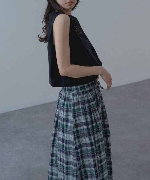 refinedworks(リファインドワークス)の「【TROISSIX by refinedworks】すっきり みえる ノースリーブ トップス(Tシャツ/カットソー・レディース・ブラック/チャコールグレー/ホワイト/オレンジ/オフホワイト・FREE)」の9枚目の写真