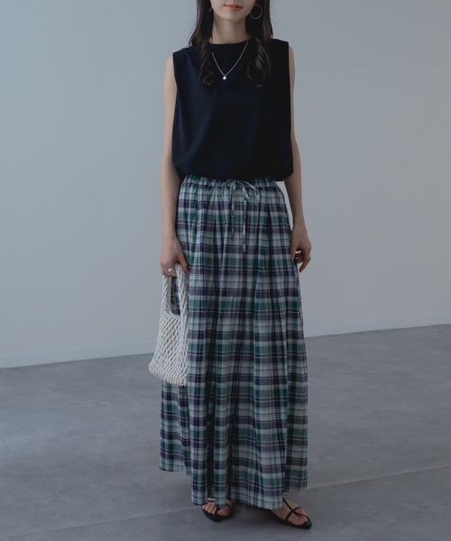 refinedworks(リファインドワークス)の「【TROISSIX by refinedworks】すっきり みえる ノースリーブ トップス(Tシャツ/カットソー・レディース・ブラック/チャコールグレー/ホワイト/オレンジ/オフホワイト・FREE)」の18枚目の写真