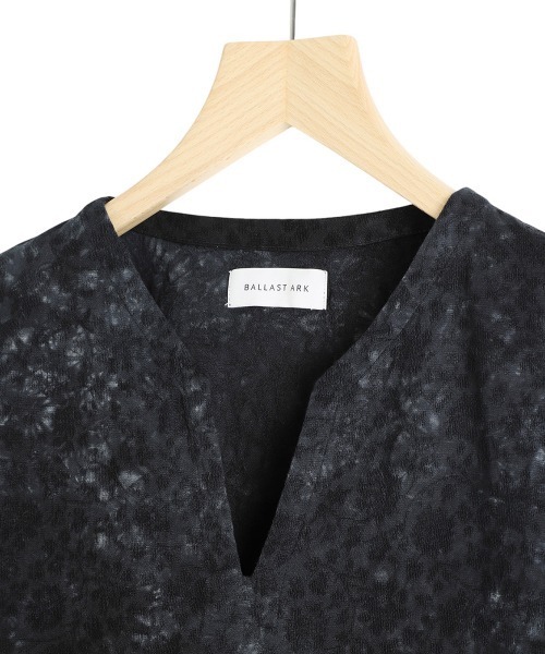 BALLAST ARK（バラストアーク）の「BALLAST ARK / バラストアーク：UNEVEN DYEING FLOWER JACQUARD SHIRT：BA11-SH01[AST]（シャツ/ブラウス・メンズ・ネイビー/オレンジ・M/L）」の5枚目の写真