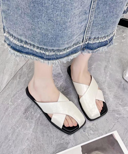 shoes365(シューズスリーシックスファイヴ)の「クロスデザインサンダル (SS)(サンダル・レディース・シルバー/オフホワイト/ブラック・24.5/25.0cm/22.5cm/23.0cm/23.5cm/24.0cm)」の2枚目の写真