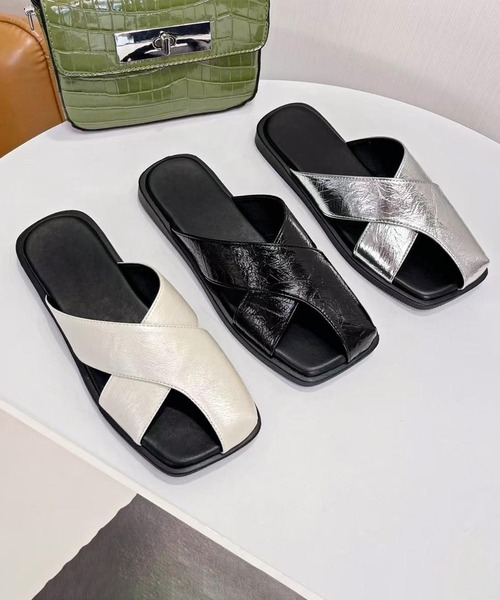 shoes365(シューズスリーシックスファイヴ)の「クロスデザインサンダル (SS)(サンダル・レディース・シルバー/オフホワイト/ブラック・24.5/25.0cm/22.5cm/23.0cm/23.5cm/24.0cm)」の4枚目の写真