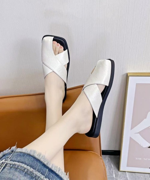 shoes365(シューズスリーシックスファイヴ)の「クロスデザインサンダル (SS)(サンダル・レディース・シルバー/オフホワイト/ブラック・24.5/25.0cm/22.5cm/23.0cm/23.5cm/24.0cm)」の5枚目の写真