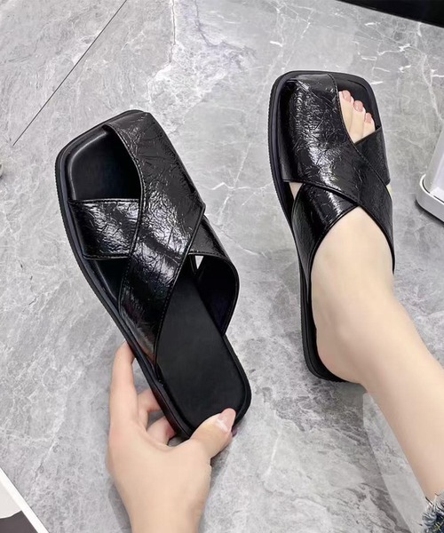 shoes365(シューズスリーシックスファイヴ)の「クロスデザインサンダル (SS)(サンダル・レディース・シルバー/オフホワイト/ブラック・24.5/25.0cm/22.5cm/23.0cm/23.5cm/24.0cm)」の7枚目の写真