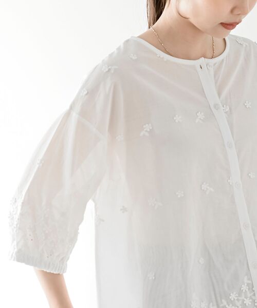 rps（アールピーエス）の「３Ｄ刺繍布帛×カット切替７分袖ブラウス（シャツ/ブラウス・レディース・オフホワイト/ミント/チャコールグレー・フリー）」の19枚目の写真