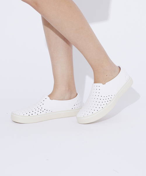 Native（ネイティブ）の「【native Shoes/ネイティブシューズ】Miles Wanderfoam?/シューズ/サスティナブル【WEB限定】（スリッポン・メンズ・ホワイト/ブラック/グリーン・26/27/28/28.5）」の2枚目の写真