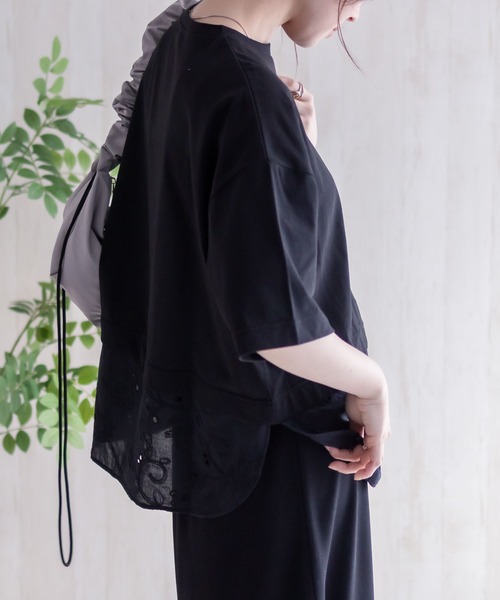 HusHusH(ハッシュアッシュ)の「HusHusH 布帛レース切替Tシャツ(Tシャツ/カットソー・レディース・グレイッシュベージュ/ブラック/ホワイト・M/L)」の5枚目の写真