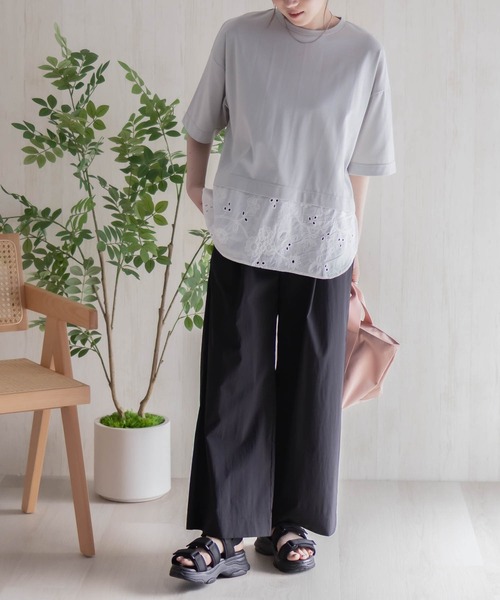HusHusH(ハッシュアッシュ)の「HusHusH 布帛レース切替Tシャツ(Tシャツ/カットソー・レディース・グレイッシュベージュ/ブラック/ホワイト・M/L)」の6枚目の写真