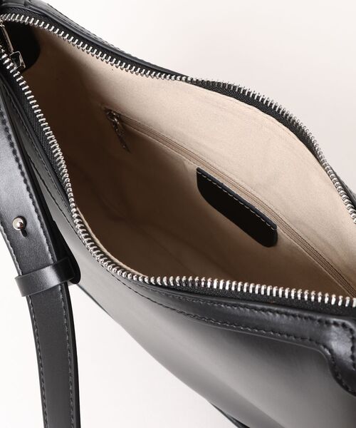 NiiNa（ニーナ）の「【 NiiNa / ニーナ 】高品質牛革  ワンハンドル ハーフムーン レザーバッグ（ショルダーバッグ・レディース・ベージュ/ブラウン/ブラック/グレイッシュベージュ/レッド・FREE）」の8枚目の写真