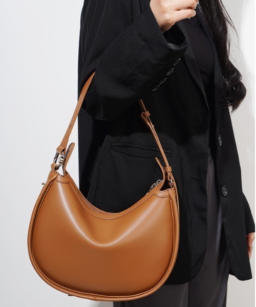 NiiNa（ニーナ）の「【 NiiNa / ニーナ 】高品質牛革  ワンハンドル ハーフムーン レザーバッグ（ショルダーバッグ・レディース・ベージュ/ブラウン/ブラック/グレイッシュベージュ/レッド・FREE）」の3枚目の写真