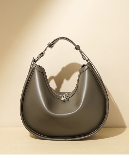 NiiNa（ニーナ）の「【 NiiNa / ニーナ 】高品質牛革  ワンハンドル ハーフムーン レザーバッグ（ショルダーバッグ・レディース・ベージュ/ブラウン/ブラック/グレイッシュベージュ/レッド・FREE）」の4枚目の写真