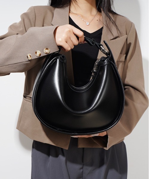 NiiNa（ニーナ）の「【 NiiNa / ニーナ 】高品質牛革  ワンハンドル ハーフムーン レザーバッグ（ショルダーバッグ・レディース・ベージュ/ブラウン/ブラック/グレイッシュベージュ/レッド・FREE）」の2枚目の写真