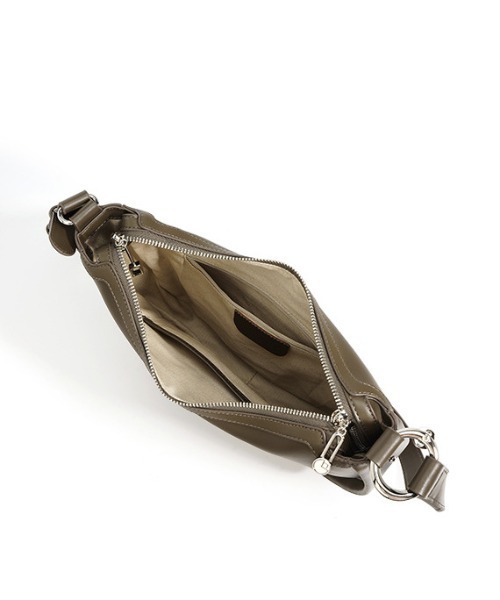 NiiNa（ニーナ）の「【 NiiNa / ニーナ 】高品質牛革  ワンハンドル ハーフムーン レザーバッグ（ショルダーバッグ・レディース・ベージュ/ブラウン/ブラック/グレイッシュベージュ/レッド・FREE）」の12枚目の写真