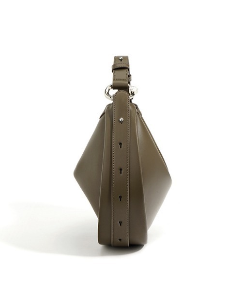 NiiNa（ニーナ）の「【 NiiNa / ニーナ 】高品質牛革  ワンハンドル ハーフムーン レザーバッグ（ショルダーバッグ・レディース・ベージュ/ブラウン/ブラック/グレイッシュベージュ/レッド・FREE）」の17枚目の写真