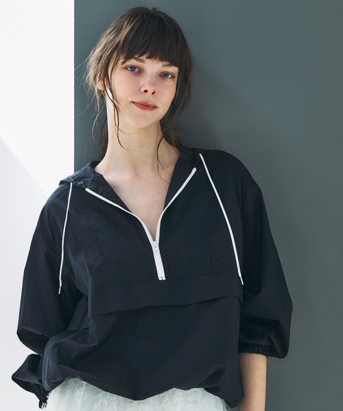 Droite lautreamont（ドロワットロートレアモン）の「ECOエアーナイロンアノラックパーカー≪洗濯機で洗える≫（ブルゾン・レディース・ネイビー/オフホワイト・M）」の2枚目の写真