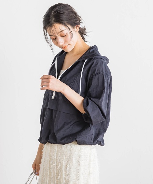 Droite lautreamont（ドロワットロートレアモン）の「ECOエアーナイロンアノラックパーカー≪洗濯機で洗える≫（ブルゾン・レディース・ネイビー/オフホワイト・M）」の14枚目の写真