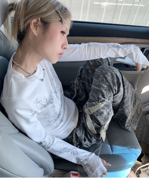 B.I.D.（ビーアイディー）の「《Y2Kデザインプリント長袖カットソー Y2K（MA/EK110）（Tシャツ/カットソー・レディース・ライトグレー・FREE/SMALL/MEDIUM）」の7枚目の写真