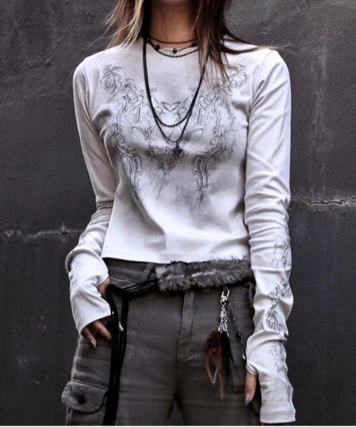 B.I.D.（ビーアイディー）の「《Y2Kデザインプリント長袖カットソー Y2K（MA/EK110）（Tシャツ/カットソー・レディース・ライトグレー・FREE/SMALL/MEDIUM）」の21枚目の写真