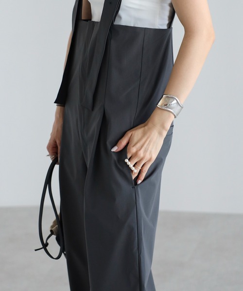 Bonjour Sagan（ボンジュールサガン）の「【撥水・接触冷感・UVカット】ハイウエストサロペット（サロペット/オーバーオール・レディース・ブラック/ブラウン系その他/チャコールグレー・FREE）」の9枚目の写真