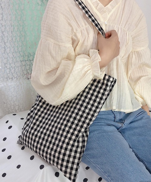 VIBGYOR(ヴィブジョー)の「Liaa/ギンガムチェック トートバッグ A18439(トートバッグ・レディース・ベージュ/オレンジ/グリーン/ブラック/ブルー/レッド/ピンク・FREE)」の2枚目の写真